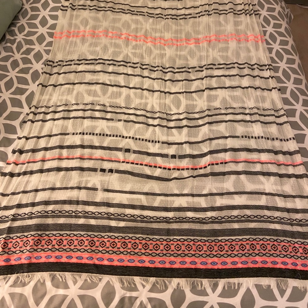 Patterned Scarf - Picture 4 of 4